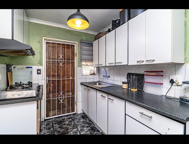 2 BEDROOM HOUSE FOR SALE IN CRESSLAWN